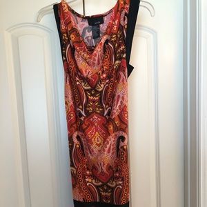 Sleeveless dress with tie